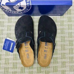 NWT Women's Taupe Suede Birkenstock Boston Shoes